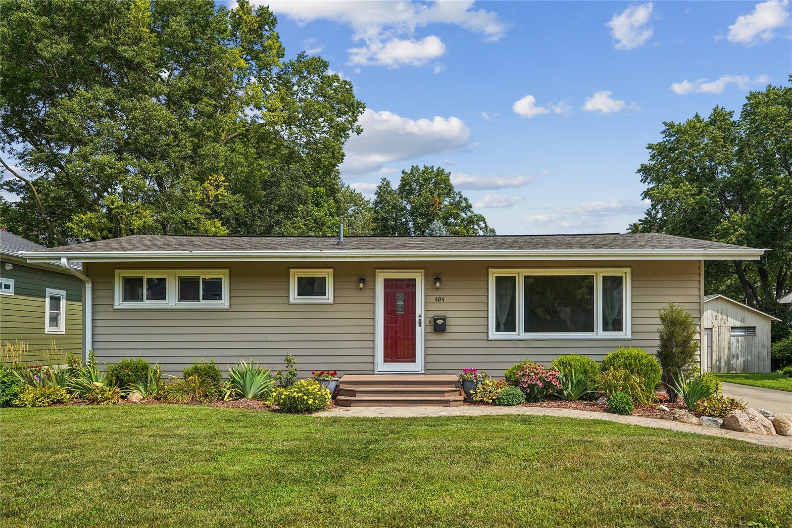 Property Photo:  404 Columbus Street  IA 50219 