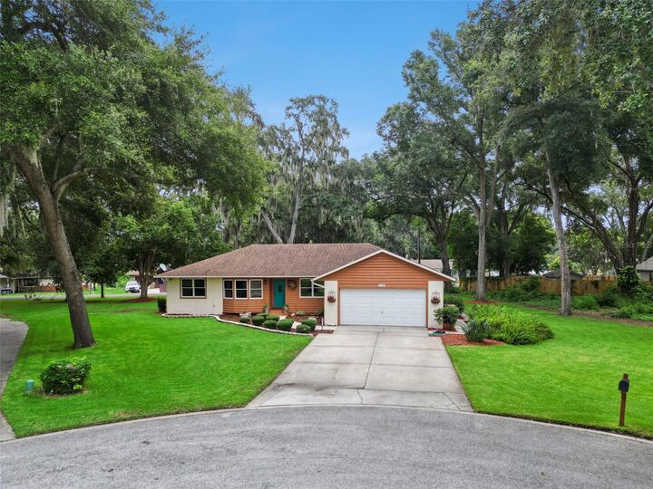 Property Photo: 480 Lake Forest Circle FL 32757