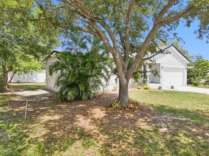 Property Photo:  7211 Orpine Drive N  FL 33702 