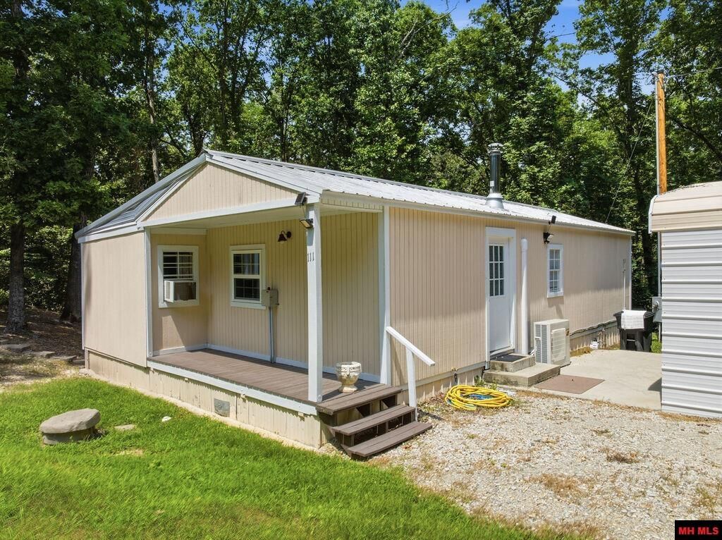 Property Photo:  111 Woodbine Drive  AR 72653 