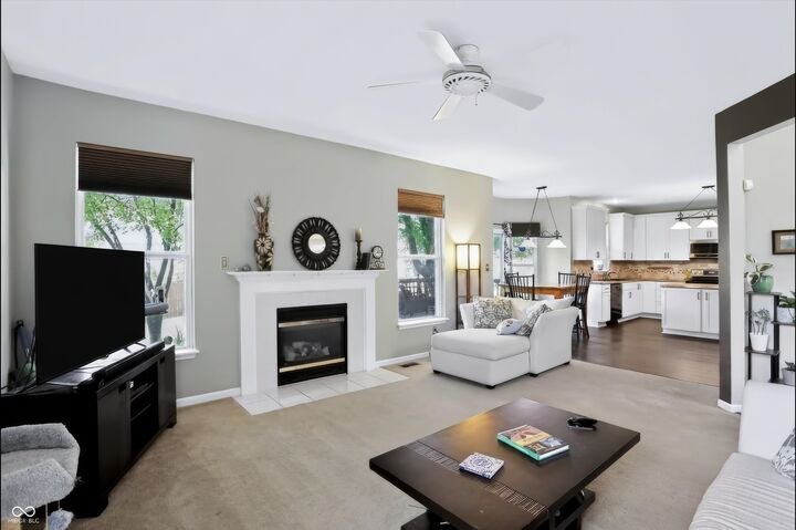 Property Photo: 11810 Queenwood Court IN 46037