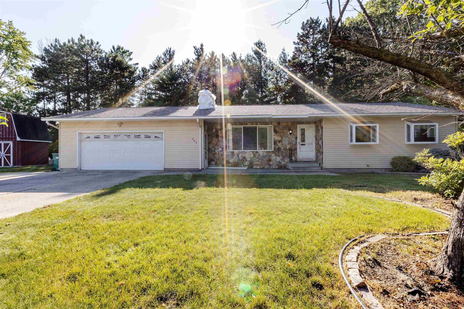 Property Photo: 909 N Chilson Street MI 48706