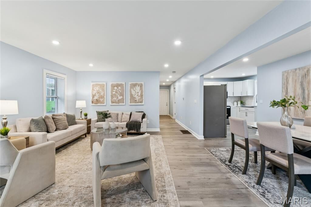 Property Photo:  1501 Stockard Avenue  MO 63117 