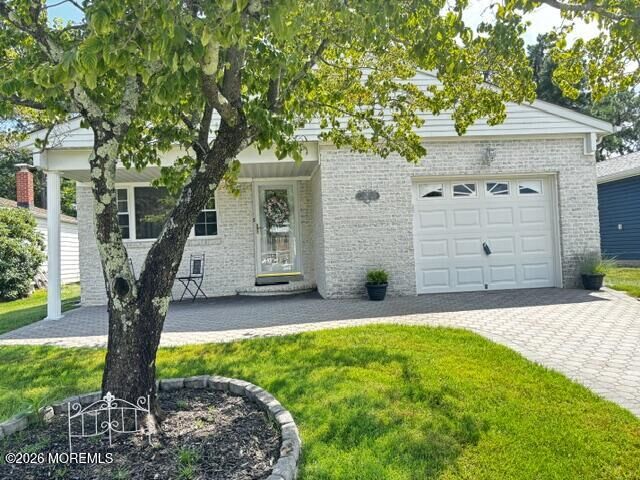 Property Photo:  6 Kresson Court  NJ 08757 