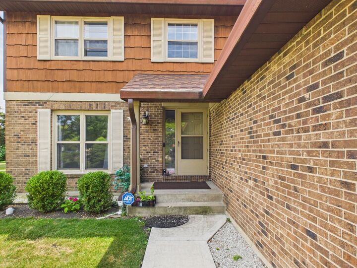 Property Photo: 2541 Cobblewood Drive IL 60062