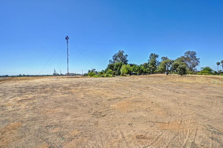 Property Photo: 9472 Rogers Road CA 95829
