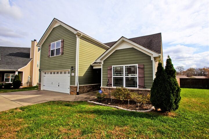 Property Photo: 717 Elm St TN 37040