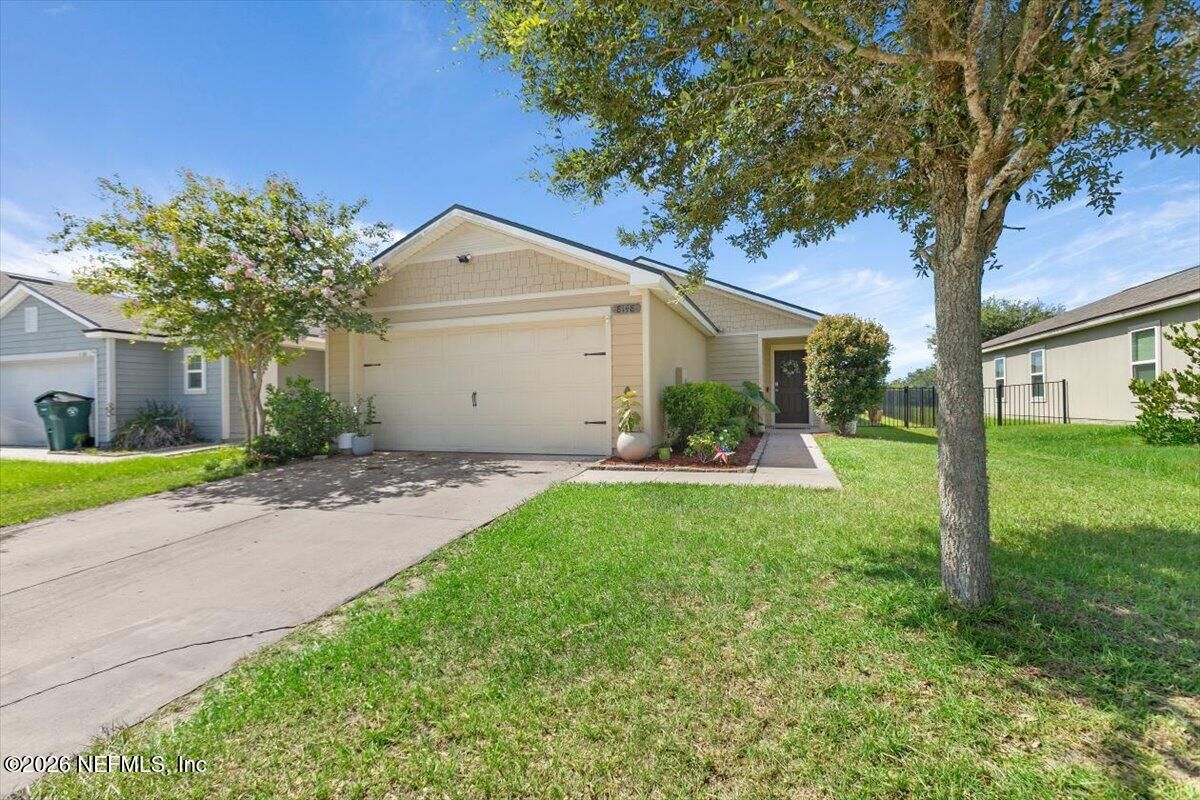 Property Photo: 8148 Meadow Walk Lane FL 32256