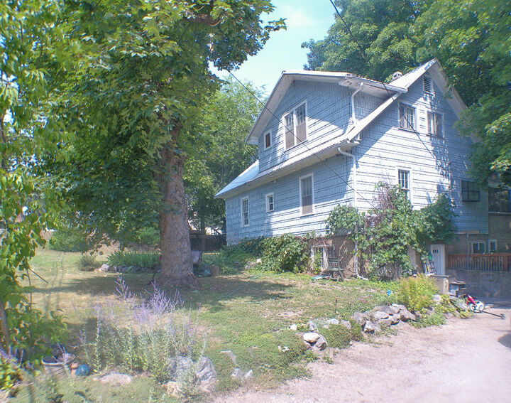 Property Photo:  638 E 6th Ave  WA 99114 