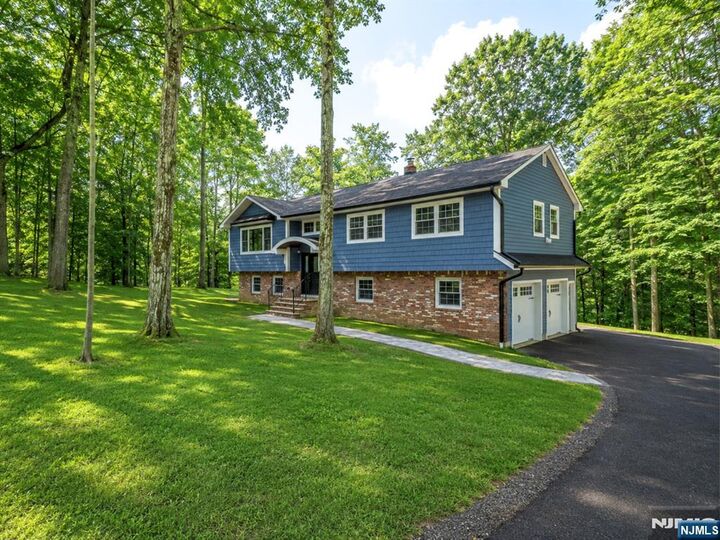 Property Photo:  220 Brook Valley Road  NJ 07082 