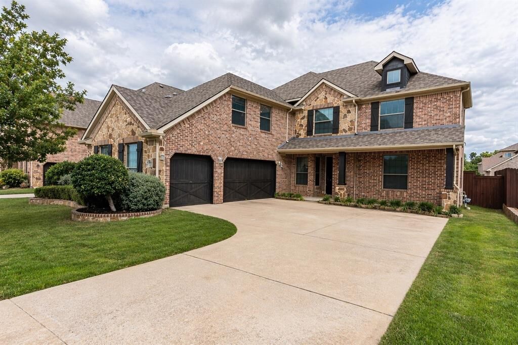 Property Photo: 1640 Bradford Grove Trail TX 76248