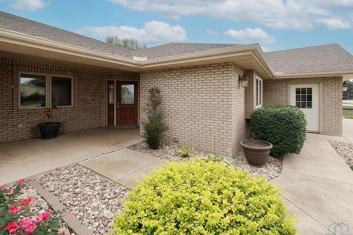 Property Photo:  1364 7th Avenue SE  IA 51250 