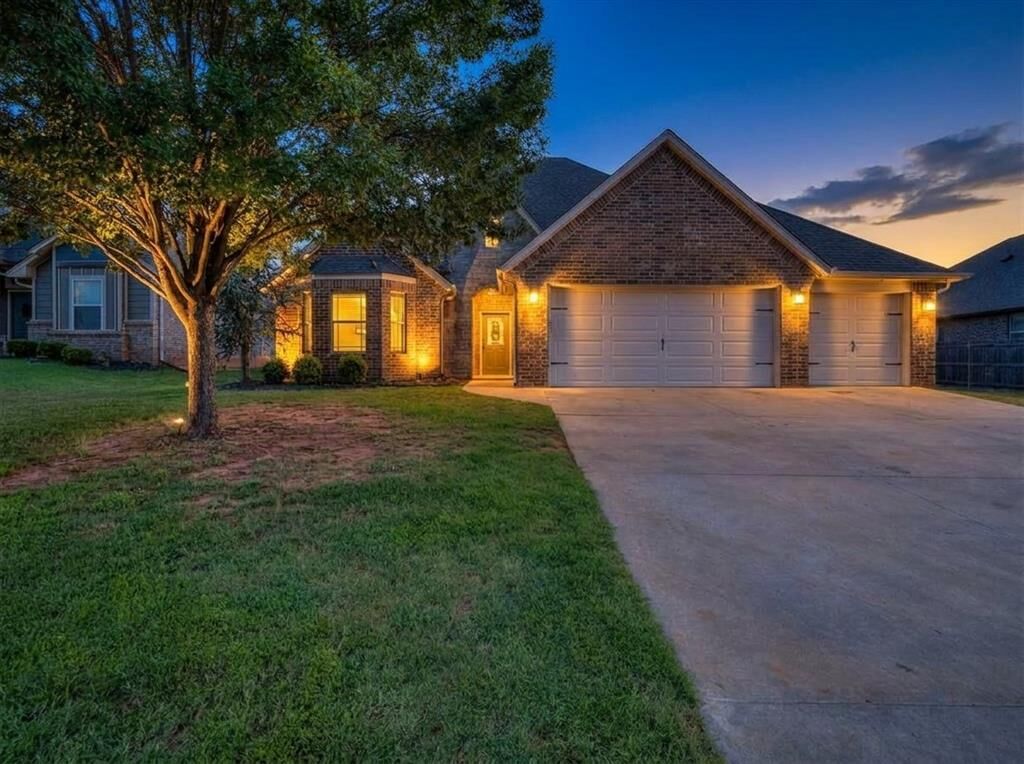 Property Photo:  2409 Santa Monica Drive  OK 73034 