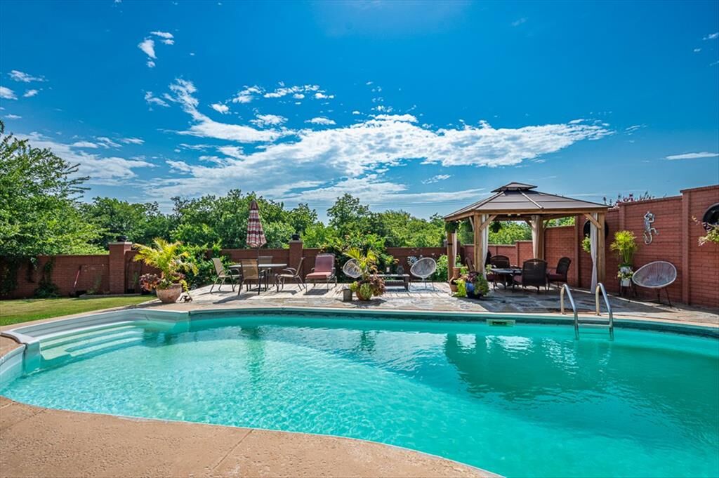 Property Photo: 19704 Harness Court OK 73012