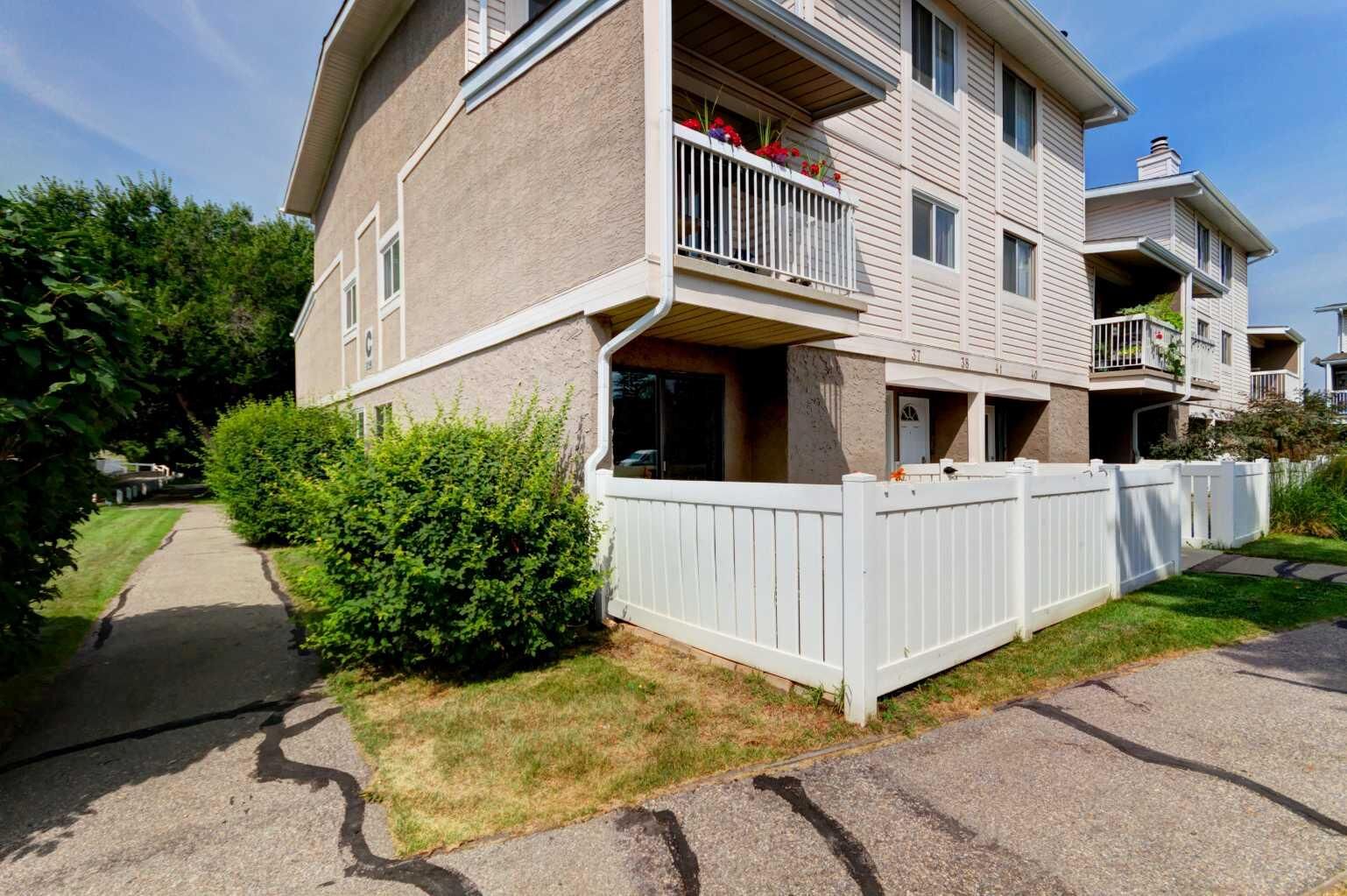 Property Photo:  3015 51 Street SW 37  AB T3E 6N5 