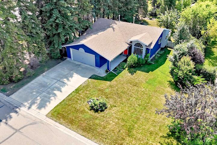 Property Photo:  94 Hathaway Lane  AB T4L 1T4 
