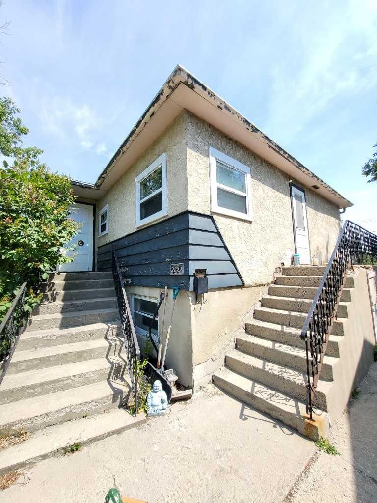 Property Photo:  2522 17 Street SE  AB T2G 3V9 