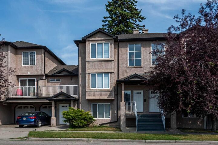 Property Photo:  128 22 Avenue NW  AB T2M 4W2 