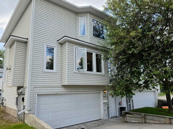 Property Photo:  672 Killarney Glen Court SW  AB T3E 7H4 