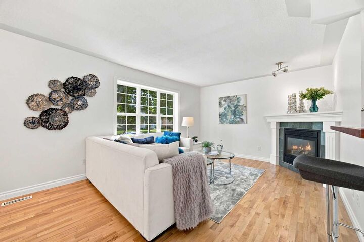 Property Photo:  172 Somme Manor SW  AB T2T 6L5 
