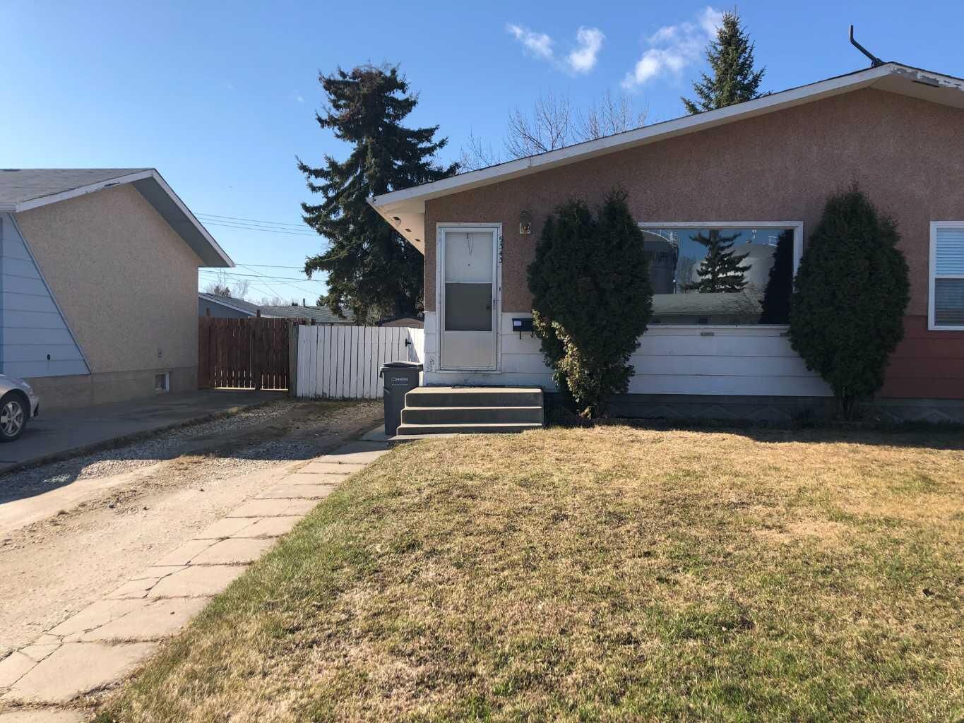 Property Photo: 9343 112A Avenue AB T8V 1W2