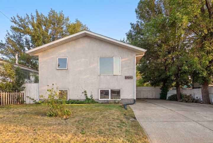 Property Photo: 424 53 Avenue AB T0L 0V0