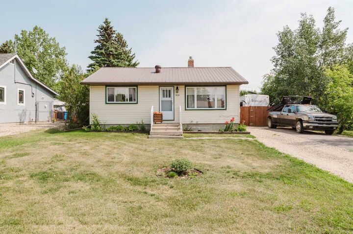 Property Photo: 908 6 Avenue AB T0H 0C0