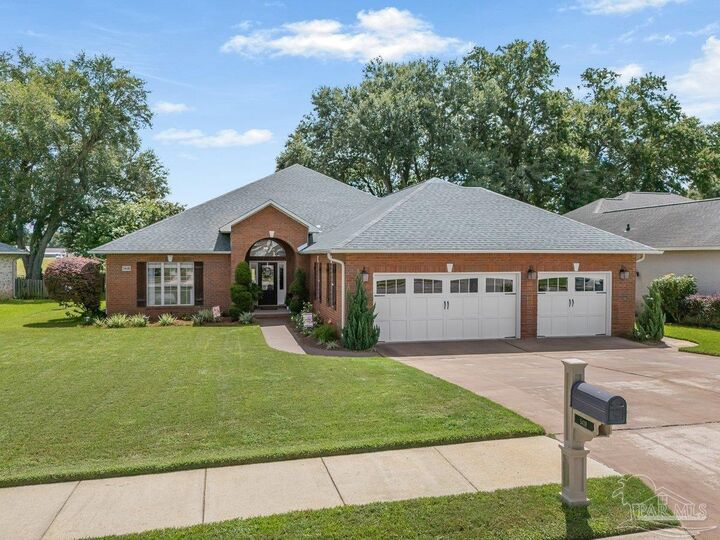 Property Photo: 5438 Southlake Dr FL 32571