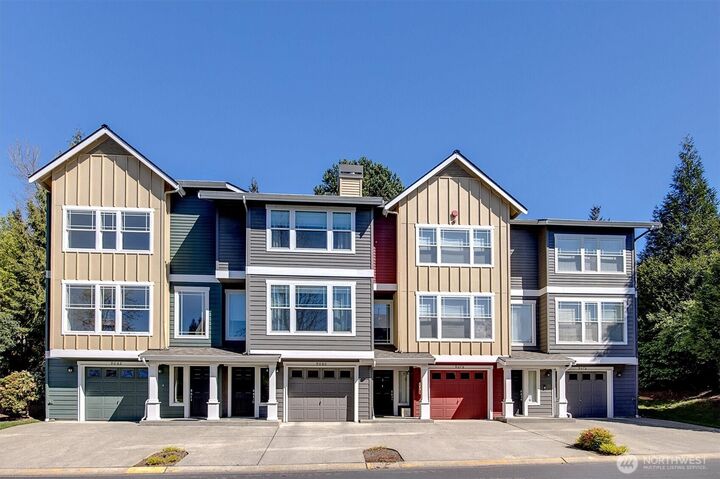 Property Photo: 9080 162nd Place NE 2202 WA 98052