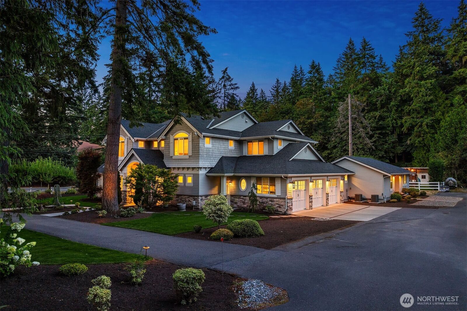 Property Photo:  5866  127th Avenue NE  WA 98033 