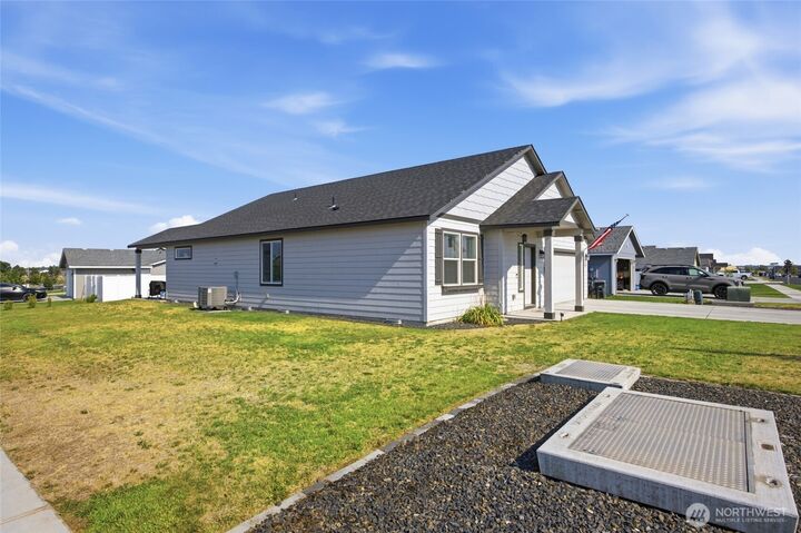 Property Photo:  333 N Saratoga 98837  WA 98837 