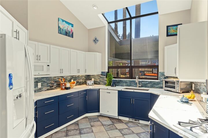 Property Photo:  3040  164th Place NE  WA 98008 