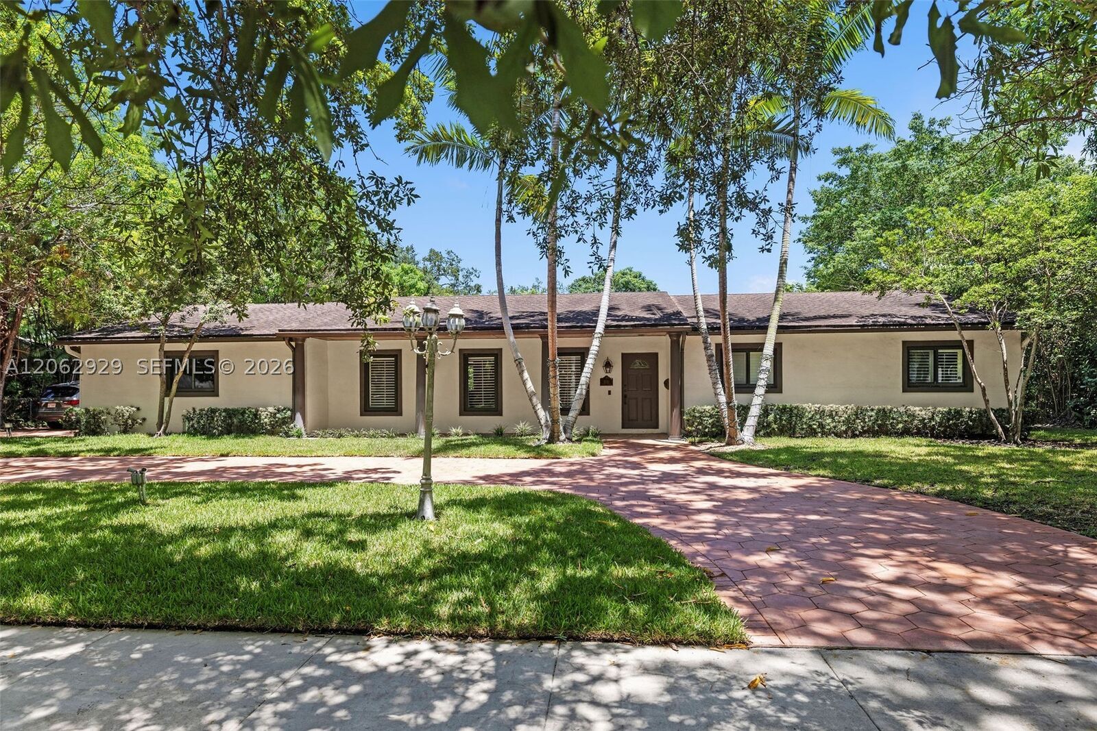 Property Photo: 15221 SW 82nd Ave FL 33157