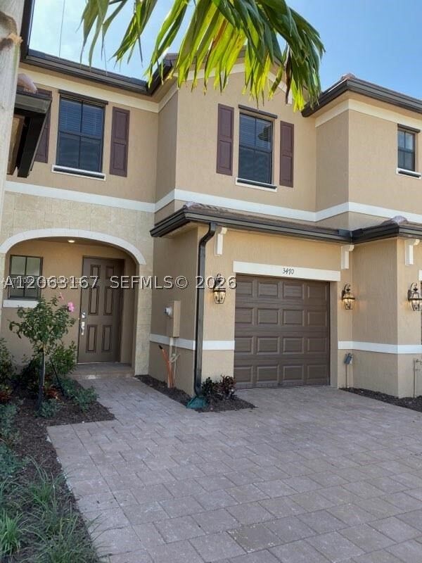 Property Photo: 3470 W 106th Ter 3470 FL 33018