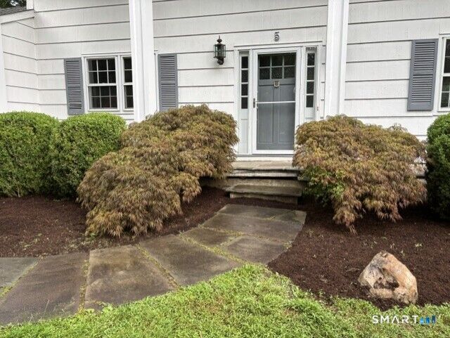 Property Photo: 5 Grand Place CT 06470