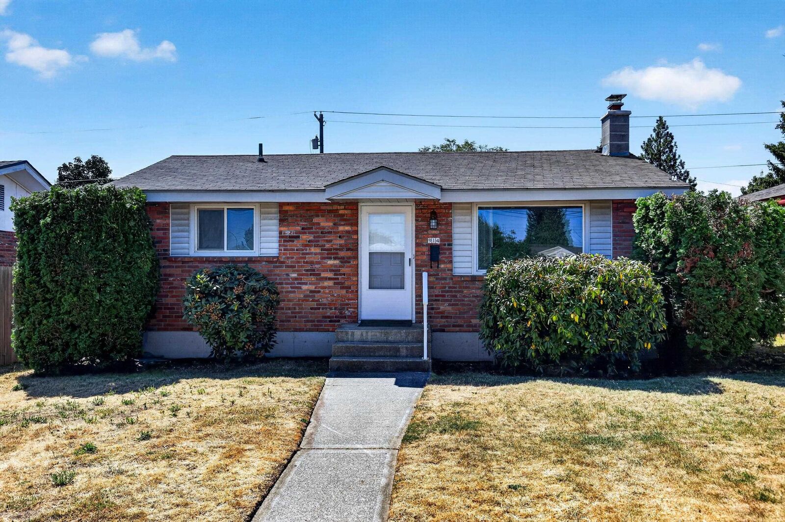 Property Photo:  914 E Dalke Ave  WA 99208 