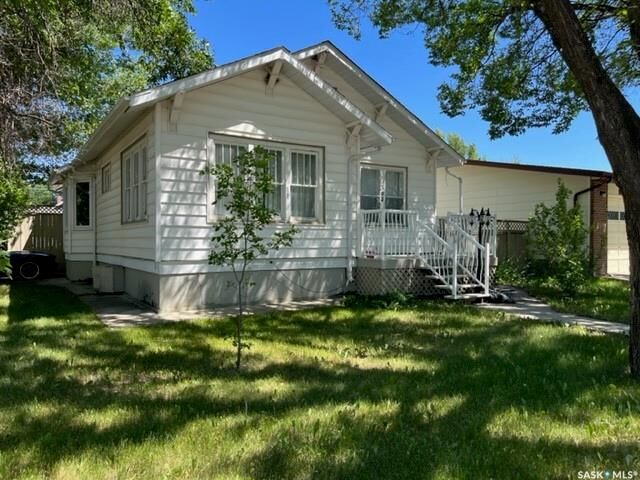 Property Photo:  394 2nd Street  SK S0N 2M0 