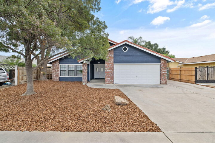 Property Photo:  1170 N Maston Street  CA 93257 