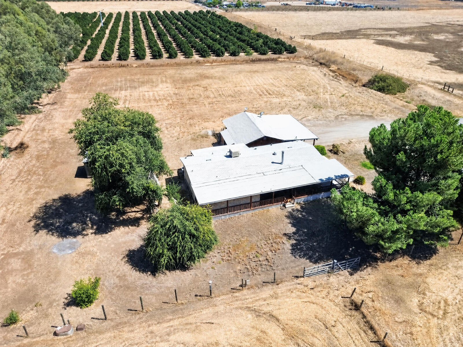 Property Photo:  24574 Avenue 200  CA 93267 