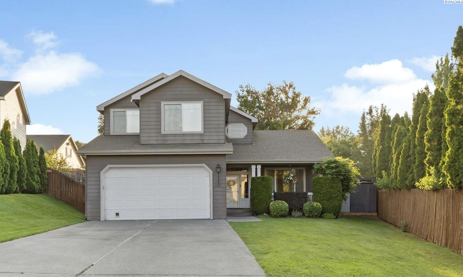Property Photo: 1155 Viewmont Court WA 99352