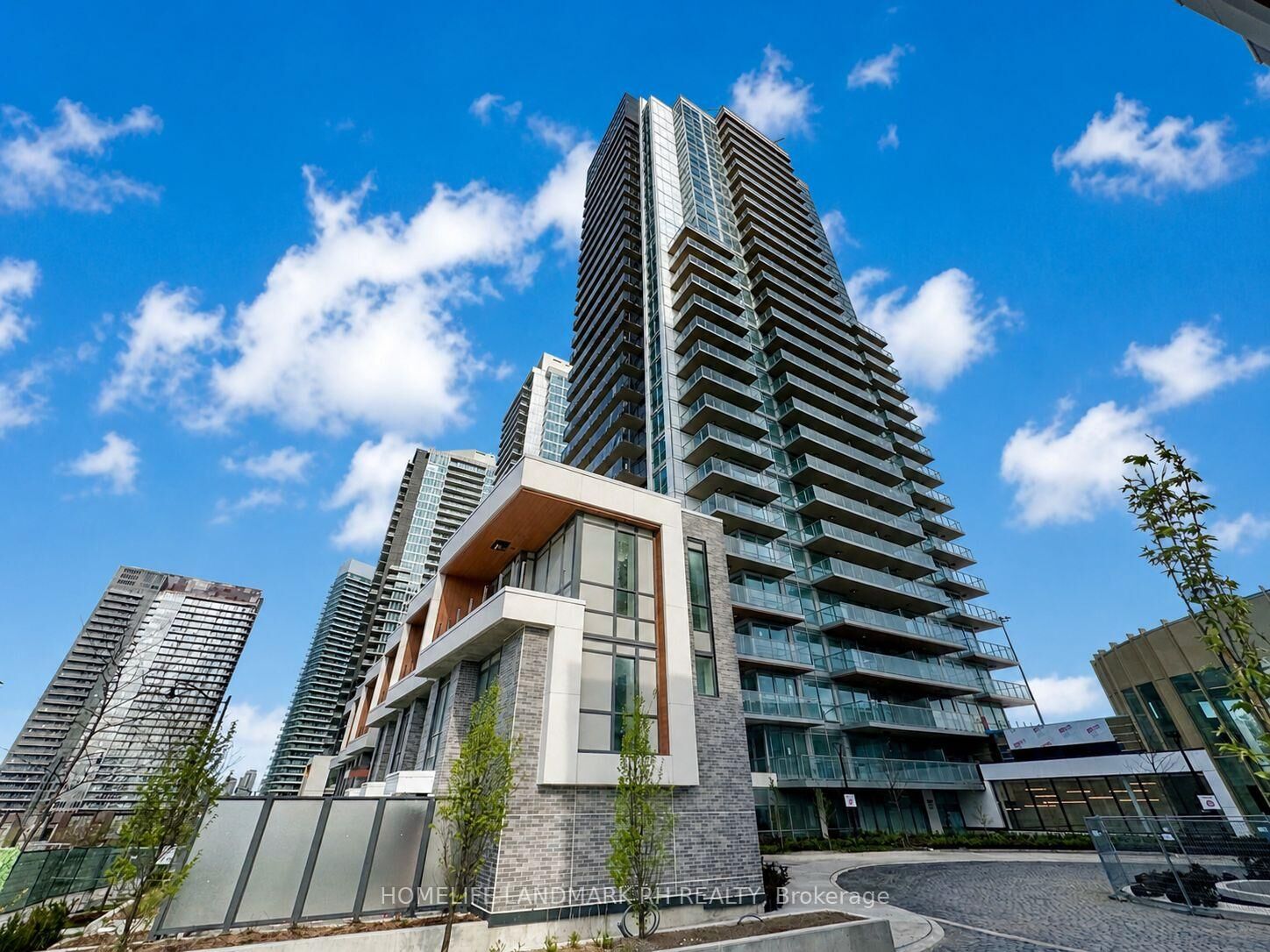 Property Photo:  27 McMahon Drive 910  ON M2K 0J2 