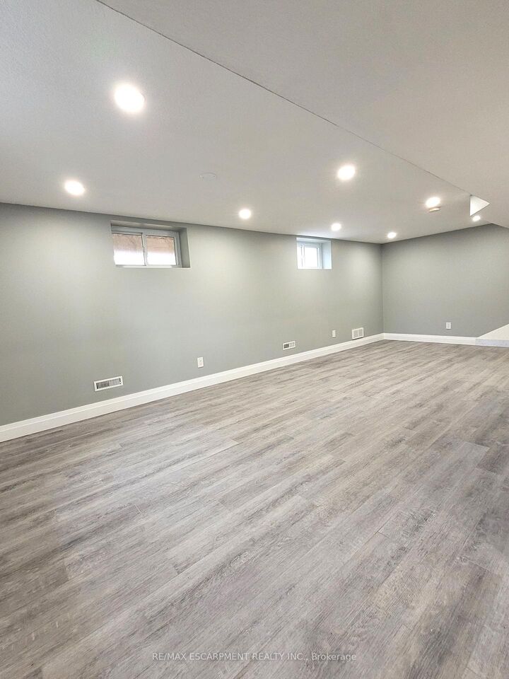Property Photo:  76 Glenview Avenue Lower  ON N1R 2W2 