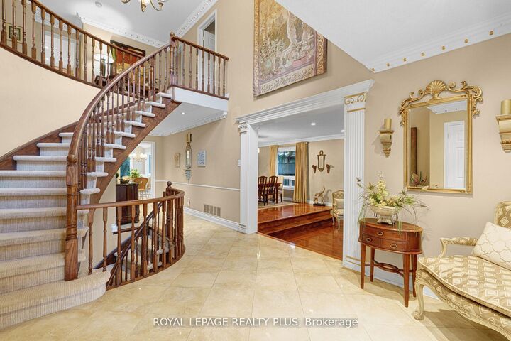 Property Photo: 1760 Featherston Court ON L5L 3E3