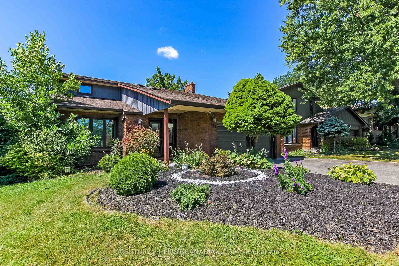 Property Photo:  665 Upper Queen Street  ON N6C 5C3 