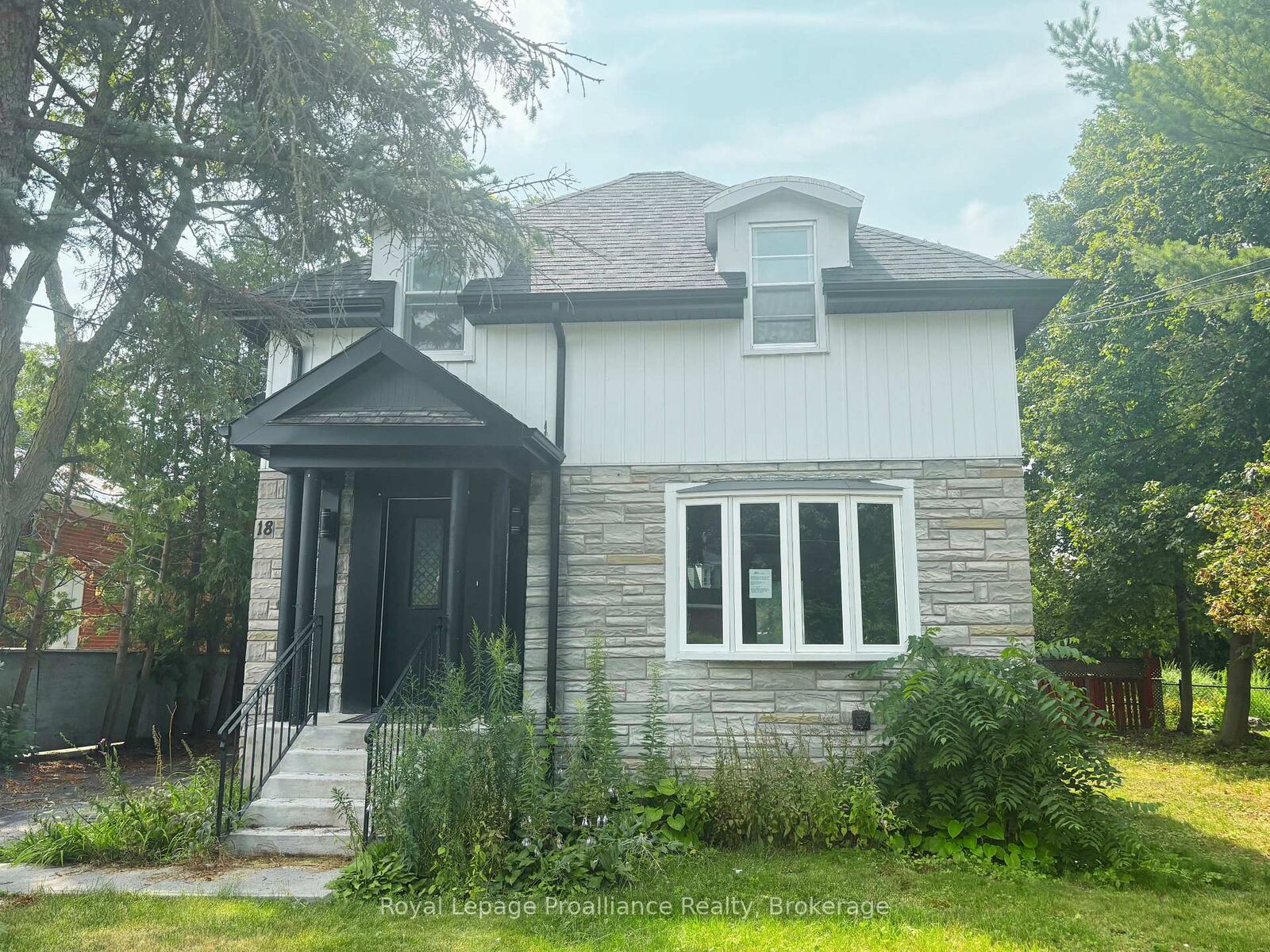 Property Photo: 18 Ritchie Avenue ON K8P 3V9