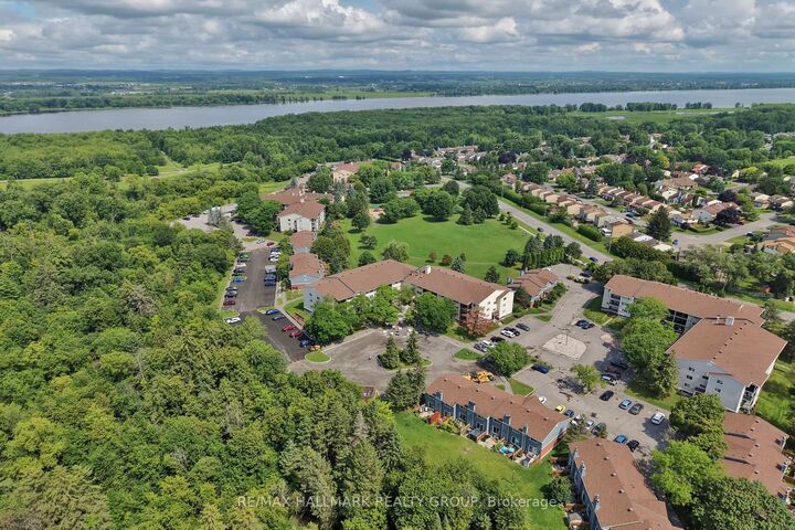 Photo de la propriété:  6470 Bilberry Drive 306  ON K1C 4P1 