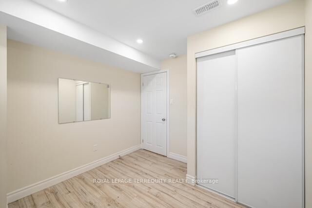 Photo de la propriété:  1 Devineridge Avenue  ON L1Z 0T3 