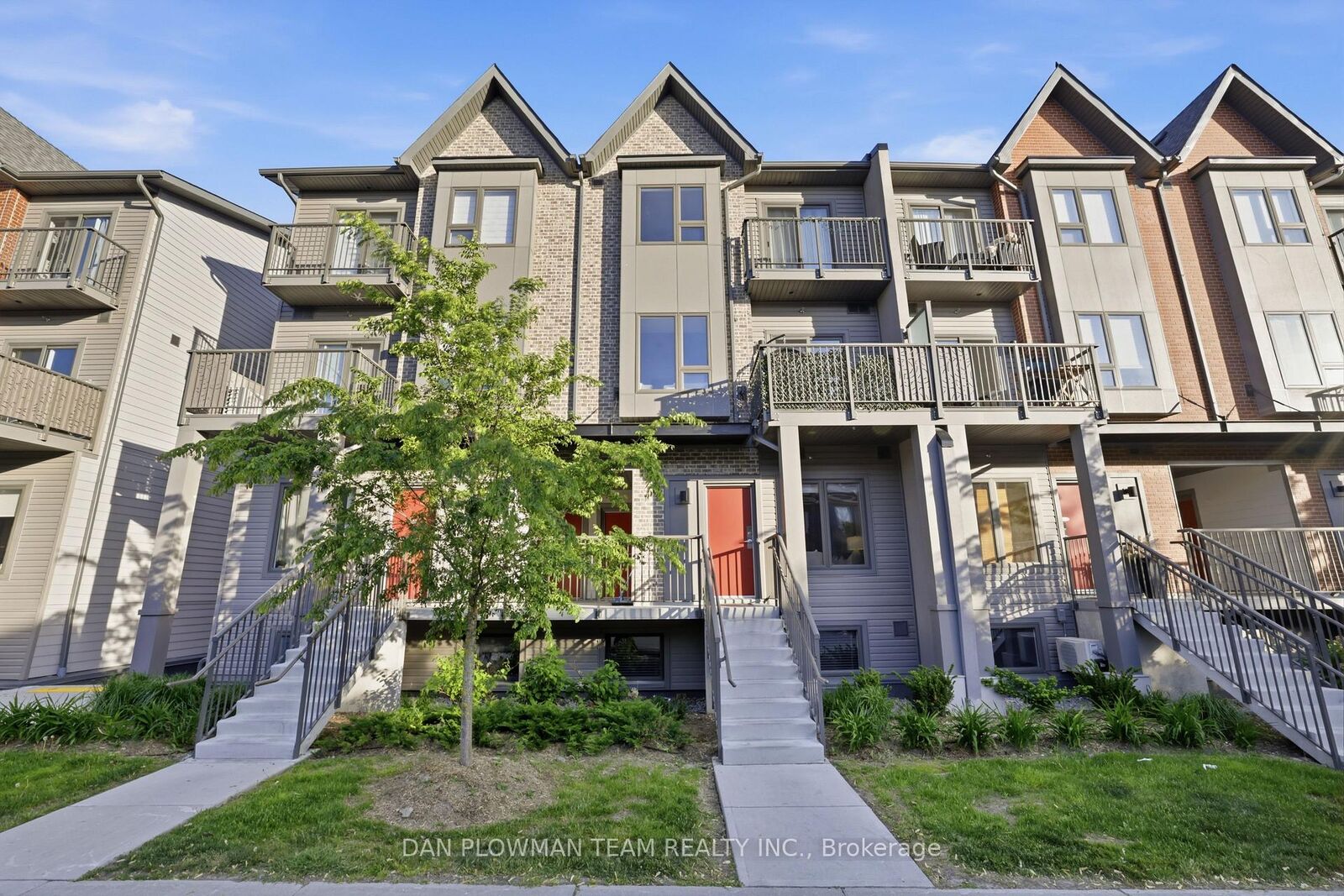 Property Photo: 2635 William Jackson Drive 1210 ON L1X 0L4
