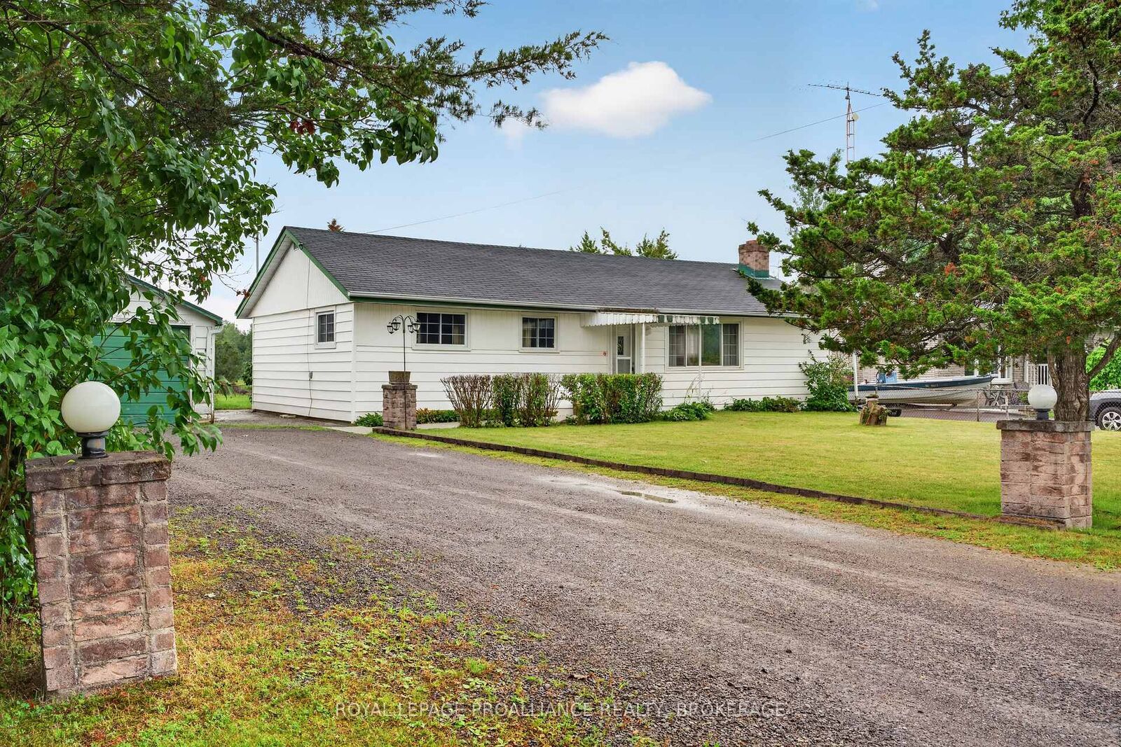 Property Photo: 2871 Burbrook Road ON K7P 2Y7