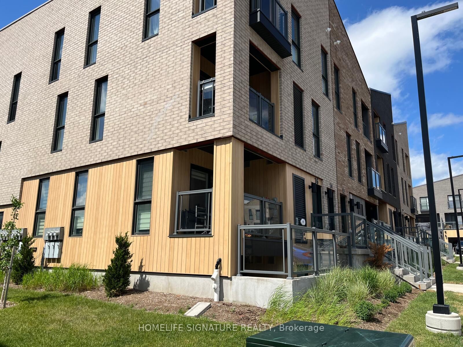 Property Photo:  16 Urbane Boulevard  ON N2E 0J4 